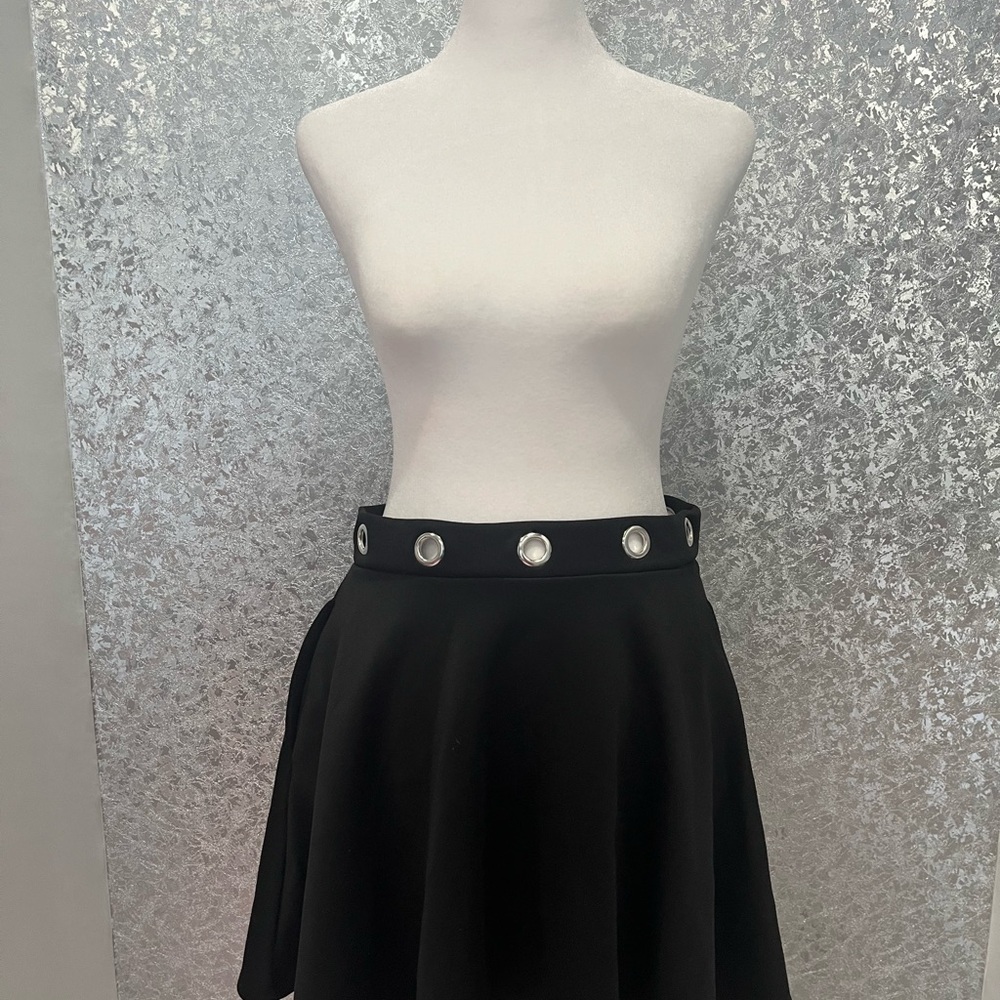 Hot Topic Elegant Black Skirt with Silver Accents Size Large